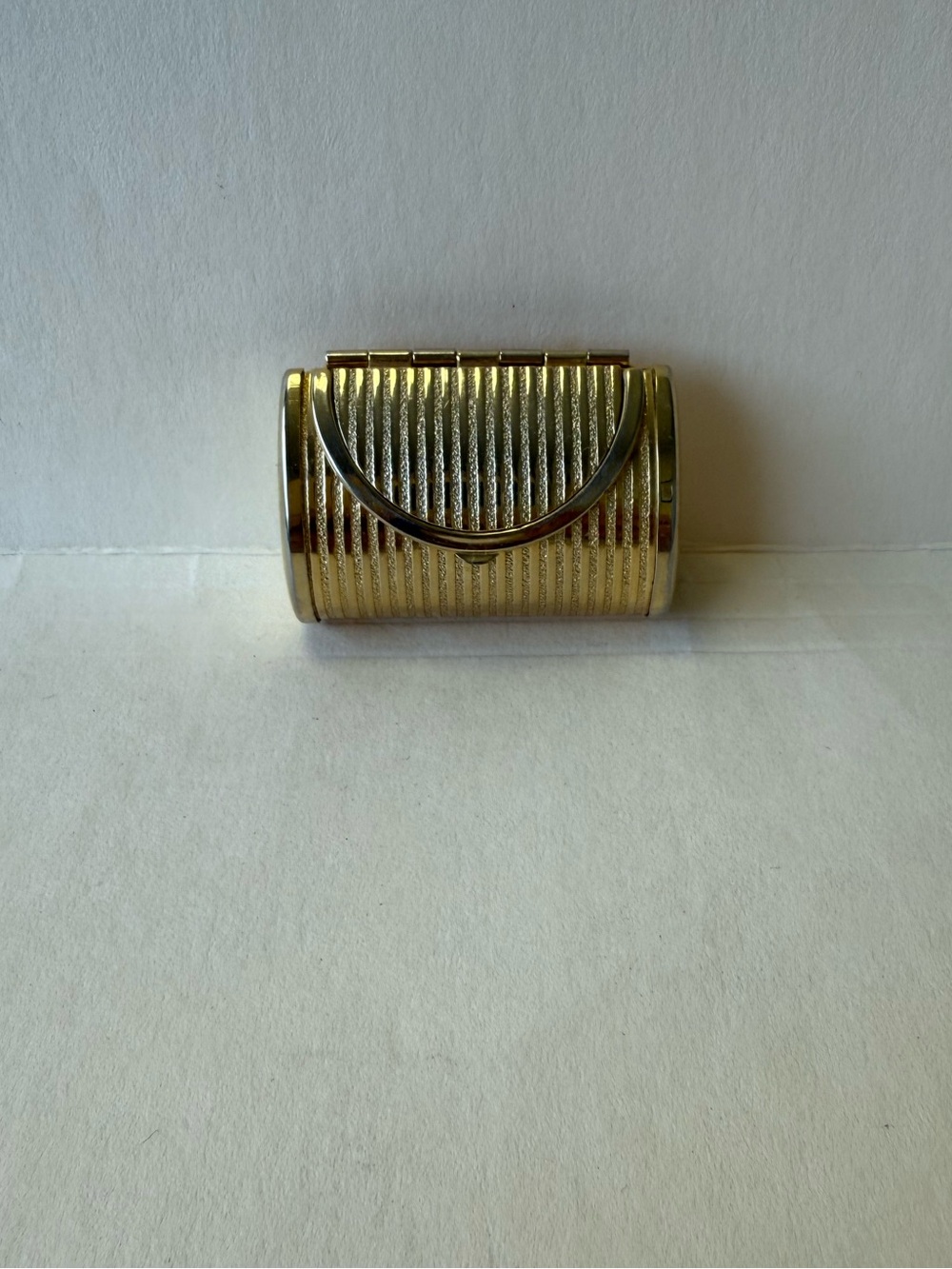 Vintage Gold Toned Metal Pill Box Mini Clutch Bag Design.